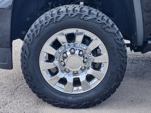 Used 2017 GMC Sierra 2500 Denali w/ Duramax Plus Package AWD/4WD image 10