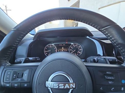 Used 2024 Nissan Pathfinder SV image 25