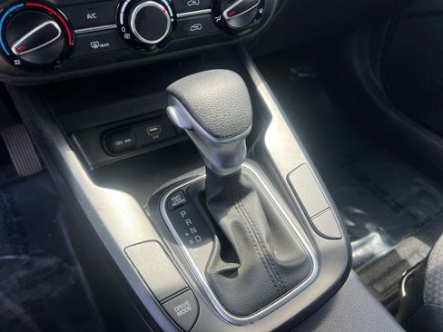 Used 2025 Kia Soul LX w/ LX Technology Package FWD image 41