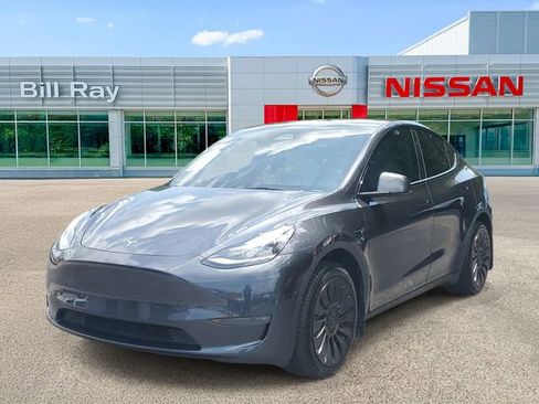 Used 2024 Tesla Model Y Long Range AWD/4WD image 2