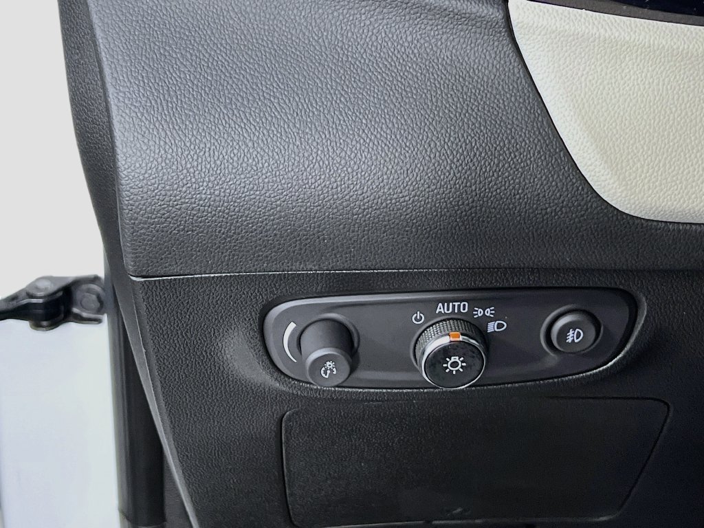 Used 2023 Buick Encore GX Select FWD image 9