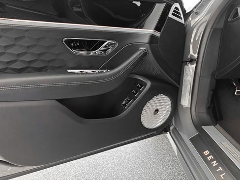 New 2025 Bentley Flying Spur Plug-In Hybrid image 15