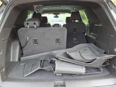 Used 2023 Chevrolet Traverse LT FWD image 25