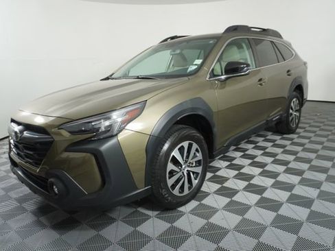 Used 2023 Subaru Outback Premium image 3