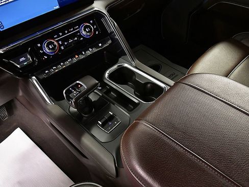 Used 2024 GMC Sierra 1500 Denali w/ Denali Reserve Package AWD/4WD image 27