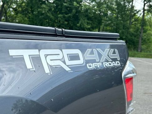 Used 2020 Toyota Tacoma TRD Off-Road w/ TRD Premium Off Road Package AWD/4WD image 18