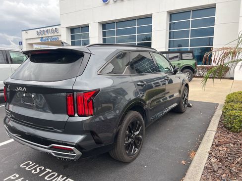 Used 2023 Kia Sorento SX image 4