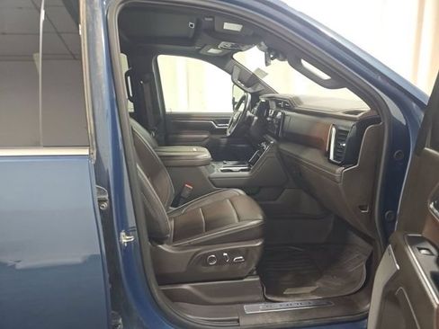 Used 2024 GMC Sierra 2500 Denali AWD/4WD image 8