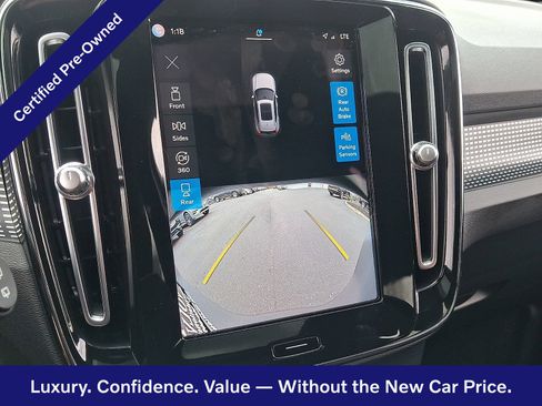 Certified 2023 Volvo XC40 B5 Plus AWD/4WD image 19