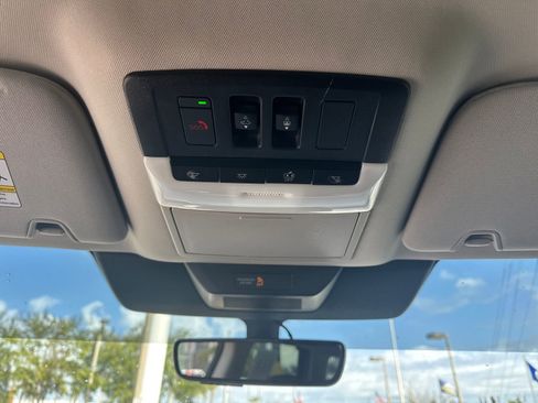 Certified 2025 Nissan Pathfinder Platinum image 25