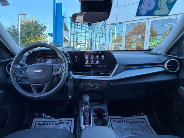 Used 2024 Chevrolet Trax LS w/ LS Convenience Package FWD image 3