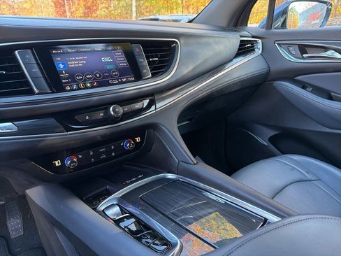 Used 2023 Buick Enclave Essence image 32