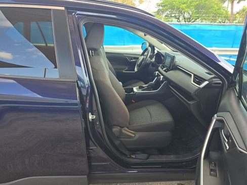 Used 2021 Toyota RAV4 XLE image 11