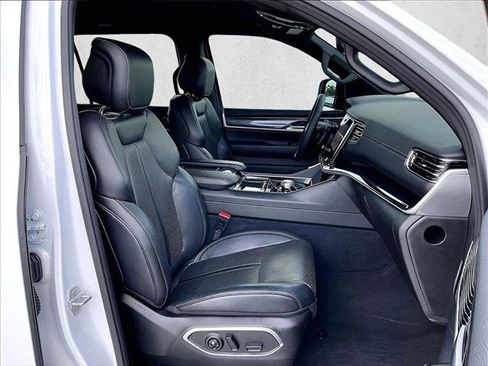 Used 2024 Jeep Wagoneer 2WD image 9