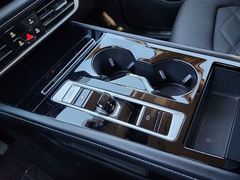 Used 2024 Volkswagen Atlas SE image 12