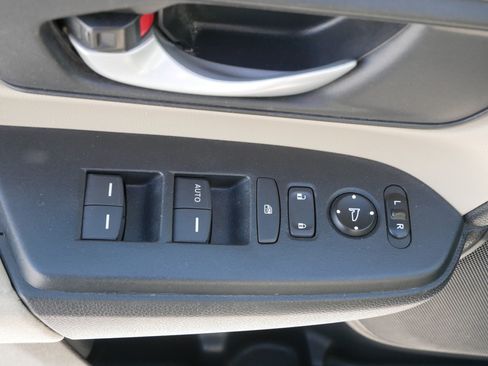 Used 2017 Honda CR-V LX image 19