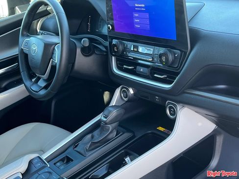 Certified 2025 Toyota Grand Highlander FWD image 13