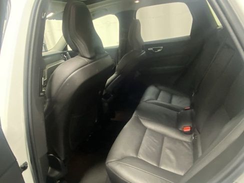 Used 2025 Volvo XC60 B5 Plus image 13