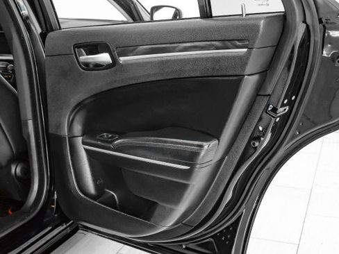 Used 2022 Chrysler 300 Touring w/ Sport Appearance Package image 45