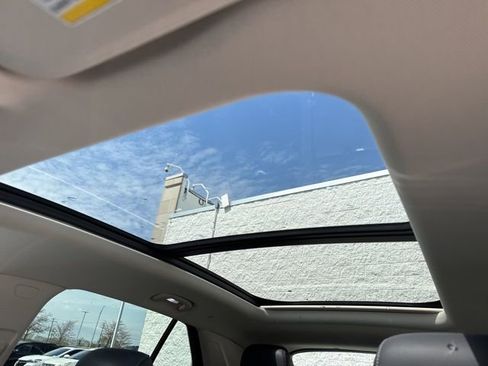 Used 2023 Buick Envision Avenir image 22