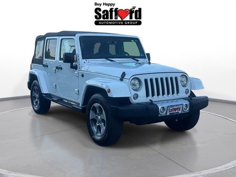 Used 2018 Jeep Wrangler Unlimited Sahara w/ Connectivity Group AWD/4WD image 9