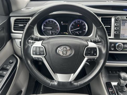Used 2018 Toyota Highlander XLE image 22