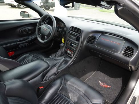 Used 2001 Chevrolet Corvette Convertible w/ Preferred Equipment Group2 RWD image 28