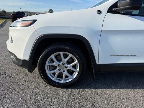 Used 2016 Jeep Cherokee Sport image 26