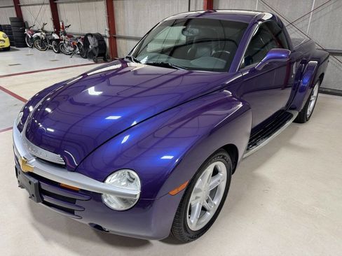 Used 2004 Chevrolet SSR w/ Preferred Equipment Group RWD image 23