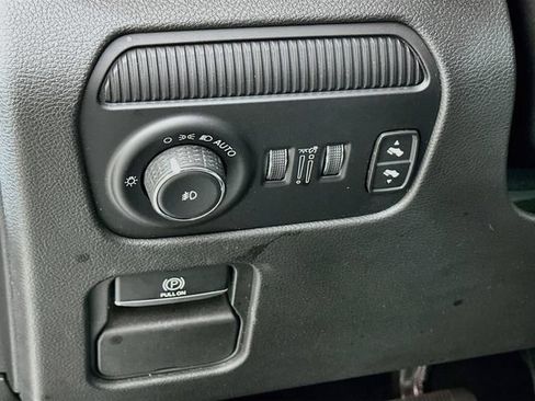 Used 2023 Jeep Wagoneer 4WD w/ Premium Group I image 11