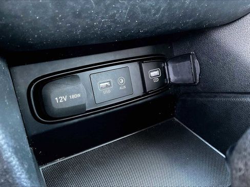 Used 2019 Hyundai Santa Fe SE image 30