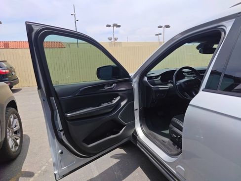 Used 2021 Jeep Grand Cherokee L Laredo AWD/4WD image 5