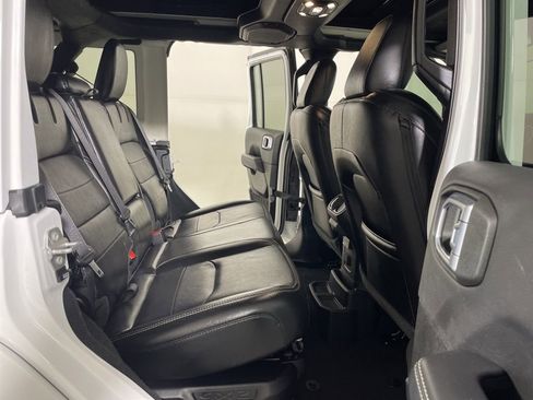 Used 2022 Jeep Wrangler Unlimited Sahara w/ Cold Weather Group image 21