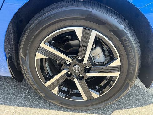 Used 2025 Nissan Sentra SV w/ All-Weather Package FWD image 10