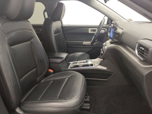 Used 2023 Ford Explorer XLT w/ Equipment Group 202A image 21