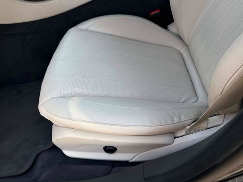 Used 2022 Mercedes-Benz E 350 Sedan image 19