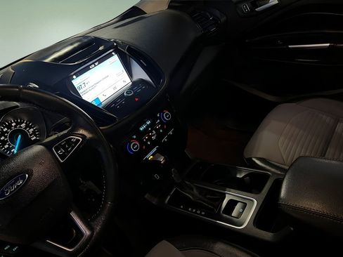 Used 2018 Ford Escape SE w/ SE Sport Appearance Package image 15