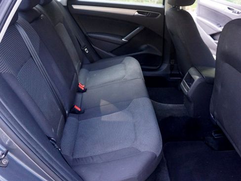 Used 2017 Volkswagen Passat 1.8T S image 20