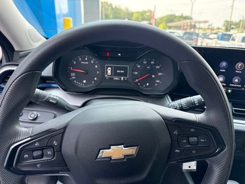 Used 2025 Chevrolet Trax LS w/ Driver Confidence Package FWD image 15