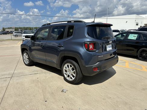 Used 2022 Jeep Renegade Latitude AWD/4WD image 6