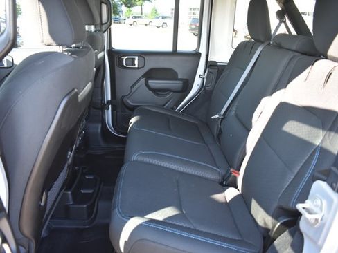 Used 2024 Jeep Wrangler Unlimited Rubicon 4xe w/ Technology Group AWD/4WD image 16