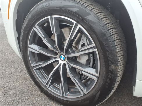 Used 2026 BMW X5 xDrive50e w/ M Sport Package image 9