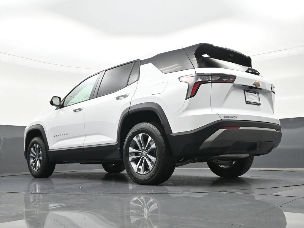 Used 2026 Chevrolet Equinox LT w/ Safety and Technology Package FWD image 27
