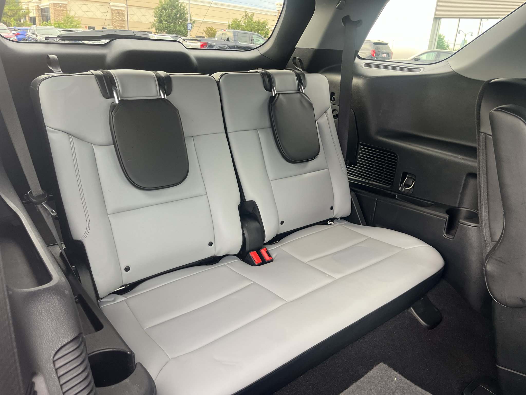 Used 2021 Ford Explorer XLT w/ Equipment Group 202A AWD/4WD image 30