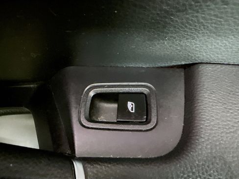 Used 2023 Porsche Cayenne Platinum Edition image 30