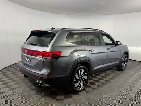 Used 2025 Volkswagen Atlas SE FWD image 3