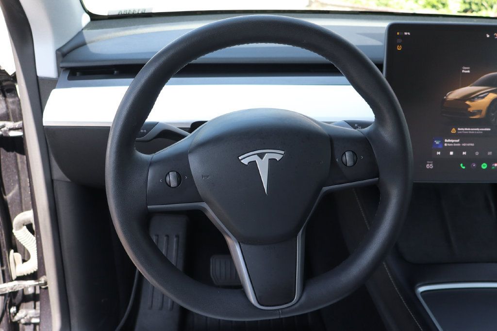 Used 2025 Tesla Model Y Long Range RWD image 18