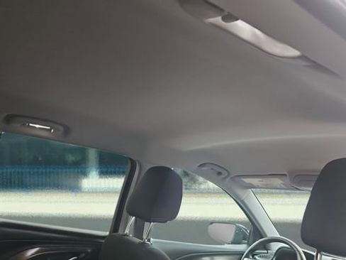 Used 2022 GMC Terrain SLE w/ Driver Convenience Package image 16