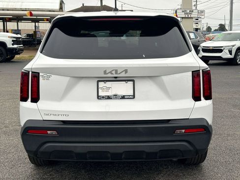 Used 2023 Kia Sorento LX image 6