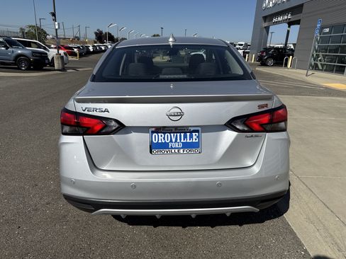 Used 2024 Nissan Versa SR FWD image 3